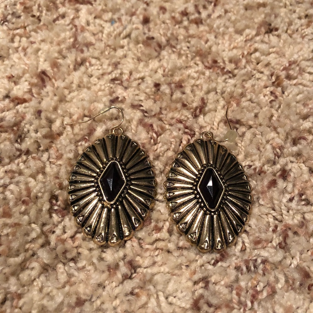 Women’s dangle earrings